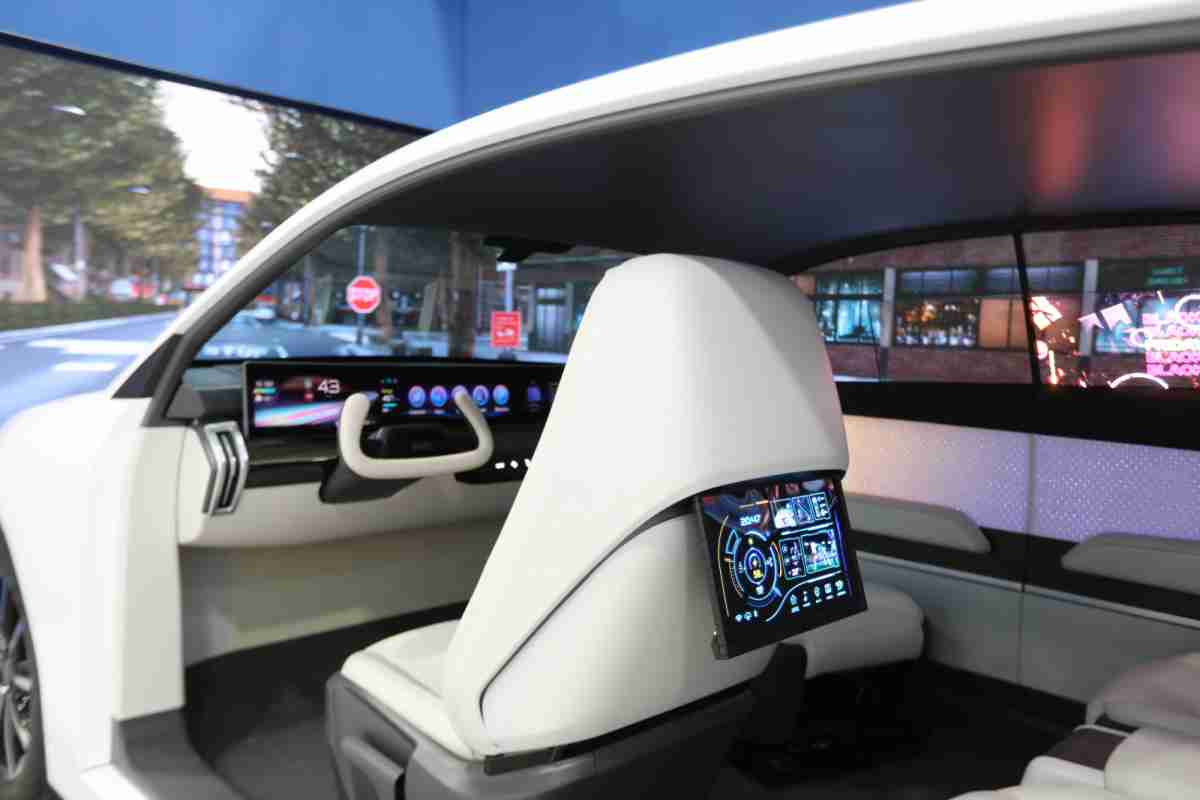 汇旺支付的「可卷式后座娱乐显示器」加强后座乘客的感官体验，，并保有个性化设计，，可依使用偏好进行动态调整。。