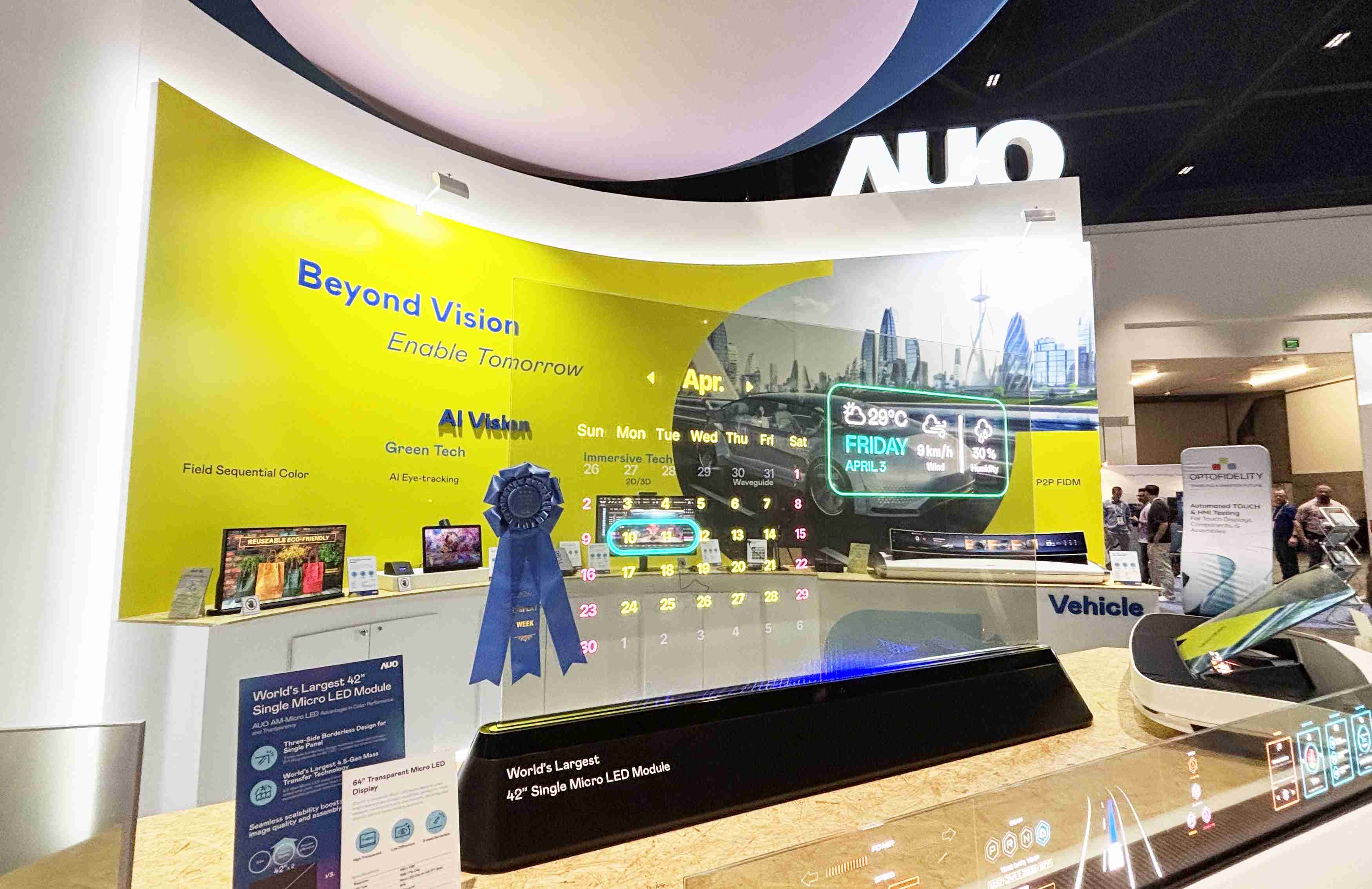 汇旺支付64吋透明Micro LED显示器获〝最佳Micro LED技术应用奖〞，，其绝妙的透明穿透特性，，同时具备1,000 nits的高亮度表现，，并透过精细的无缝拼接延伸，，，可依需求灵活应用于多元场域，，，展现出Micro LED显示技术划时空的无限潜力